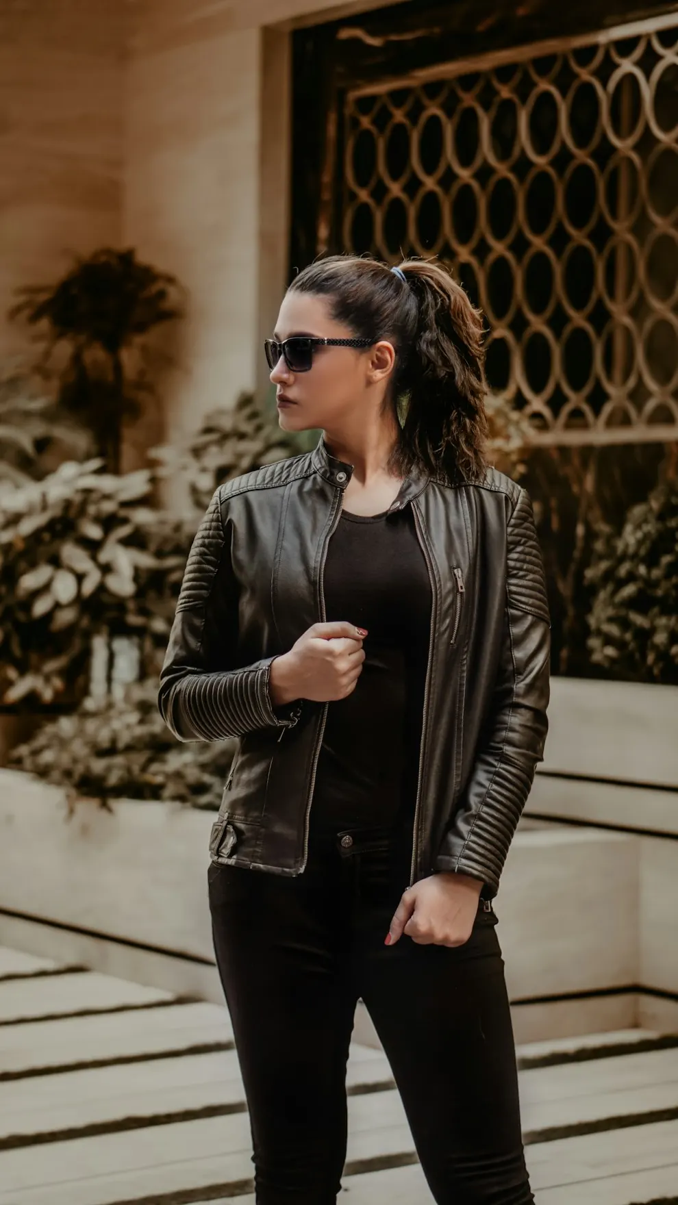 Cazadora de cuero negra